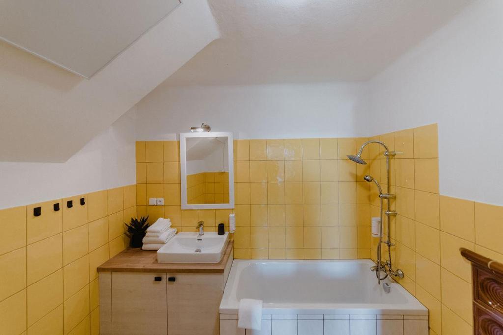 זנוימו Apartmany Stare Mesto מראה חיצוני תמונה